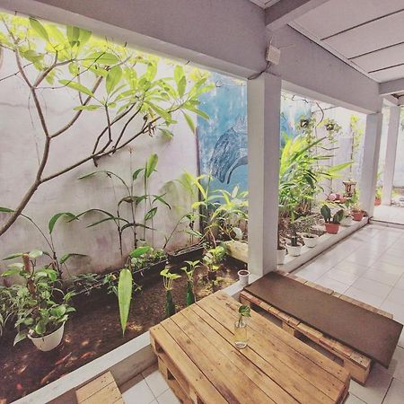 Reeneo Guesthouse Yogyakarta Kültér fotó