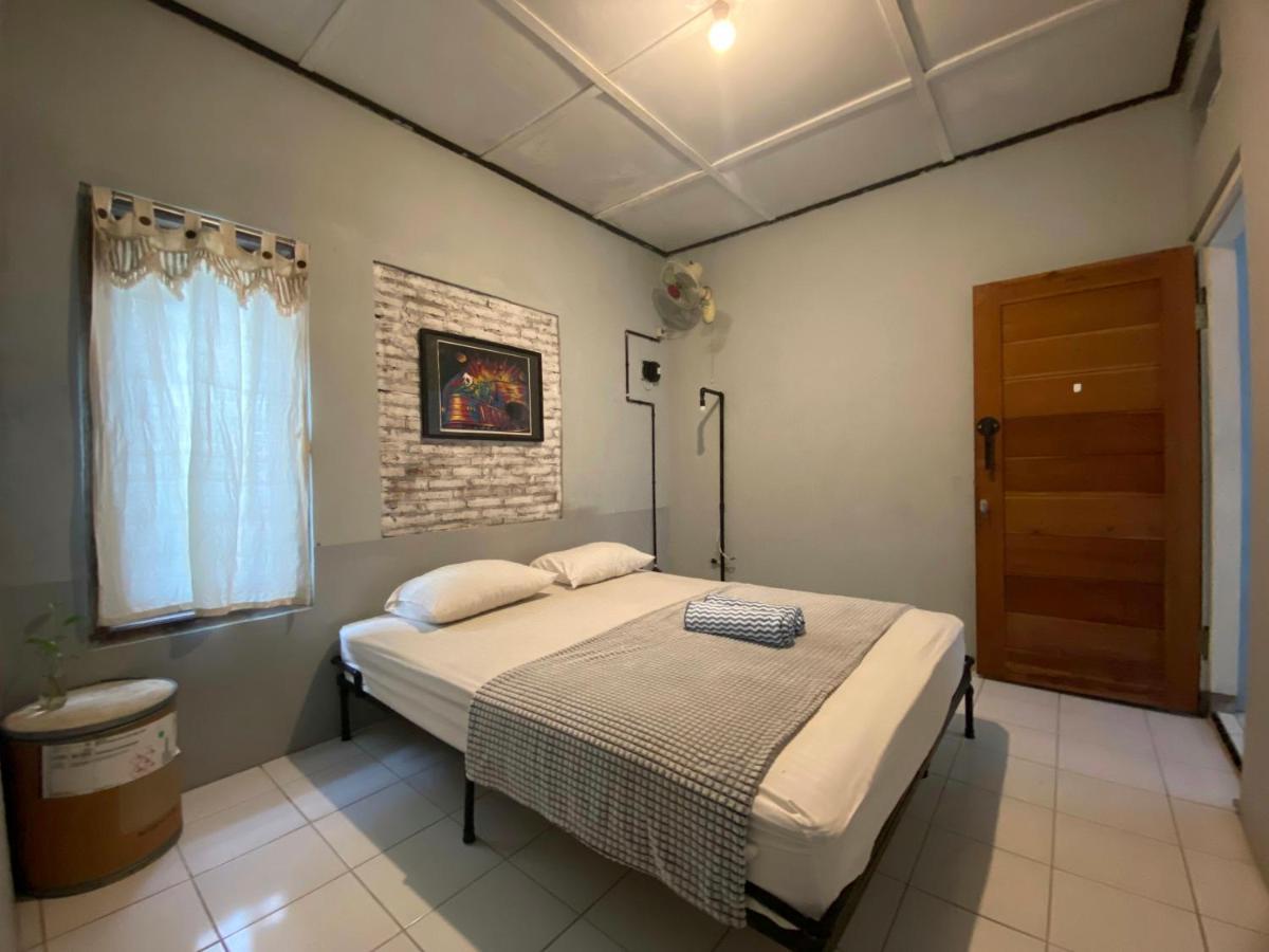 Reeneo Guesthouse Yogyakarta Kültér fotó